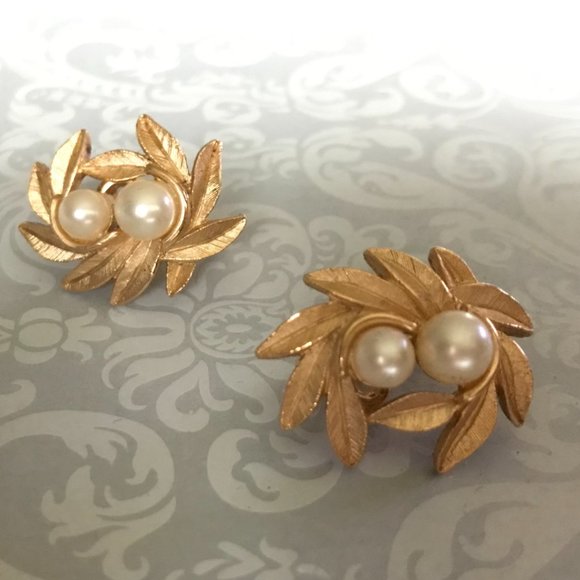 Vintage 1971 Avon Evening Creation Earrings - Picture 2 of 8